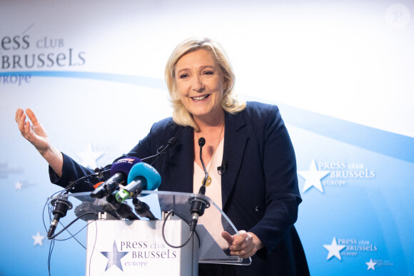 Marine Le Pen, candidate du Rassemblement national à la présidentielle française en avril 2022, lors d'une conférence de presse au Press Club Brussels Europe, à Bruxelles, Belgique, le 22 octobre 2021.