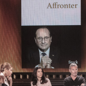 Exclusif - Laurent Ruquier, Léa Salamé, Clara Dupont-Monod, Laurent Baffie, Myriam Boyer, François Hollande - Sur le plateau de l'émission On Est En Direct (OEED) du samedi 30/10/2021, exceptionnellement enregistrée et présentée par L.Salamé et L.Ruquier à Paris le 29 octobre 2021. © Jack Tribeca / Bestimage