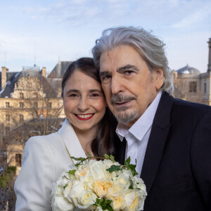 Mariage de Serge Lama et Luana Santonino à la mairie du 7ème arrondissement de Paris, le 11 février 2021. © Cyril Moreau/Bestimage