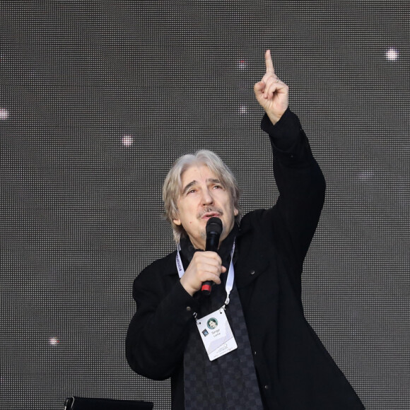 Serge Lama - Le président de la République française et sa femme la Première Dame assistent au concert en hommage à Charles Aznavour sur la place de la Répulique à Erevan, Arménie, le 11 octobre 2018. © Dominique Jacovides/Bestimage 