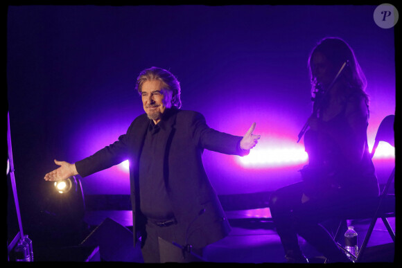 Serge Lama en concert à l' Olympia dans le cadre de sa tournée " Je débute ". Paris, le 11 février 2018. © Alain Guizard / Bestimage 