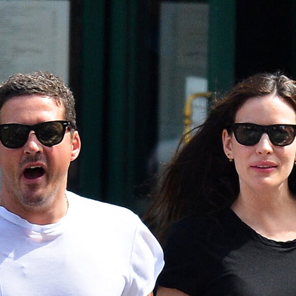 Exclusif - Liv Tyler enceinte et son fiancé David Gardner se baladent dans les rues de New York, le 29 mai 2016