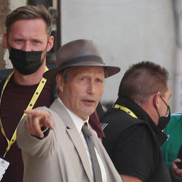 Mads Mikkelsen - Tournage du dernier opus "Indiana Jones 5" dans les rues de Cefalu en Sicile le 7 octobre 2021.