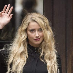 Amber Heard à la sortie de la cour royal de justice à Londres, pour le procès en diffamation contre le magazine The Sun Newspaper, le 28 juillet 2020