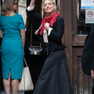 Johnny Depp et Amber Heard arrivent au tribunal de Londres pour une nouvelle journée d'audience dans le cadre du procès qu'ils ont engagé contre le quotidien "The Sun". Londres, le 18 juillet 2020.