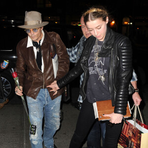 Johnny Depp emmene sa fiancée Amber Heard dans une librairie pour son anniversaire (28 ans) à New York, le 22 avril 2014.
