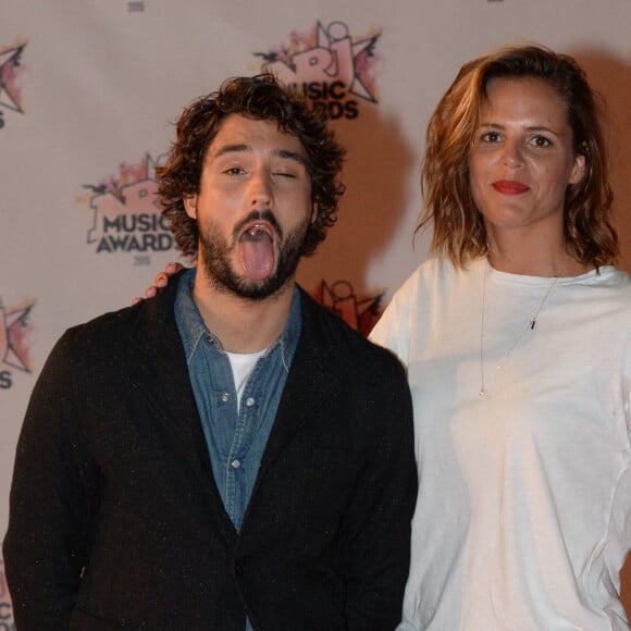 Laure Manaudou et son compagnon Jérémy Frérot - Arrivées à la 17ème cérémonie des NRJ Music Awards 2015 au Palais des Festivals à Cannes, le 7 novembre 2015. © Rachid Bellak/Bestimage