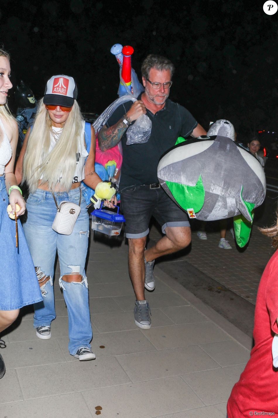 Exclusif - Tori Spelling et son mari Dean McDermott et leurs enfants