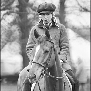 La princesse Anne à cheval en 1977.