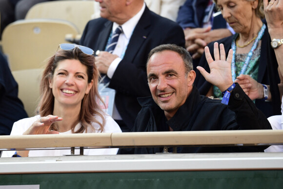 Nikos Aliagas et sa femme Tina dans les tribunes lors des internationaux de tennis de Roland Garros à Paris, France, le 31 mai 2019. © Jean-Baptiste Autissier/Panoramic/Bestimage 