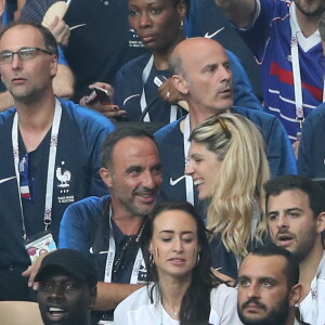 Nikos Aliagas et sa compagne Tina Grigoriou, Omar Sy - People au stade Loujniki lors de la finale de la Coupe du Monde de Football 2018 à Moscou, opposant la France à la Croatie à Moscou le 15 juillet 2018 © Cyril Moreau/Bestimage 