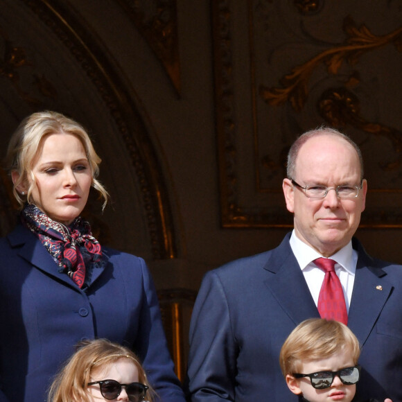 Le prince Albert II de Monaco, sa femme la princesse Charlène et leurs enfants le prince héréditaire Jacques et la princesse Gabriella ont assité depuis un balcon du Palais à la traditionnelle procession durant la célébration de la Sainte Dévote, Sainte patronne de Monaco, à Monaco le 27 janvier 2020. C'est le dernier office religieux en Principauté pour Monseigneur Barsi. © Bruno Bebert / Bestimage 