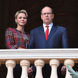 La princesse Charlene et le prince Albert II de Monaco au balcon du palais princier le jour de la célébration de la Sainte Dévote à Monaco. © Bruno Bebert / Bestimage 