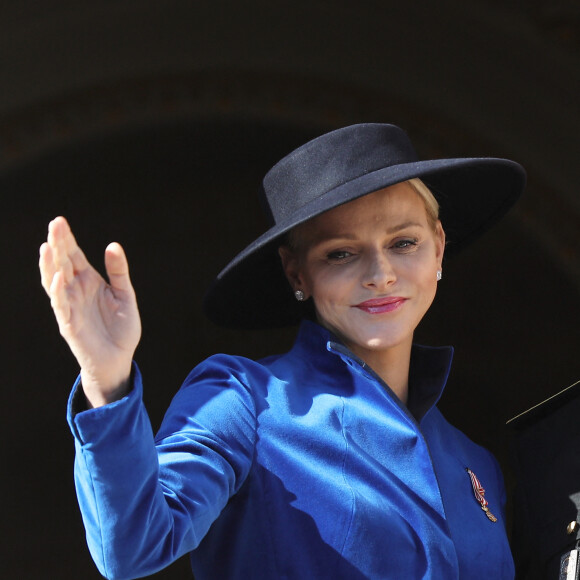 La princesse Charlène de Monaco - La famille princière de Monaco au balcon du palais lors de la fête nationale monégasque, à Monaco, le 19 novembre 2017. © Dominique Jacovides/Bestimage 