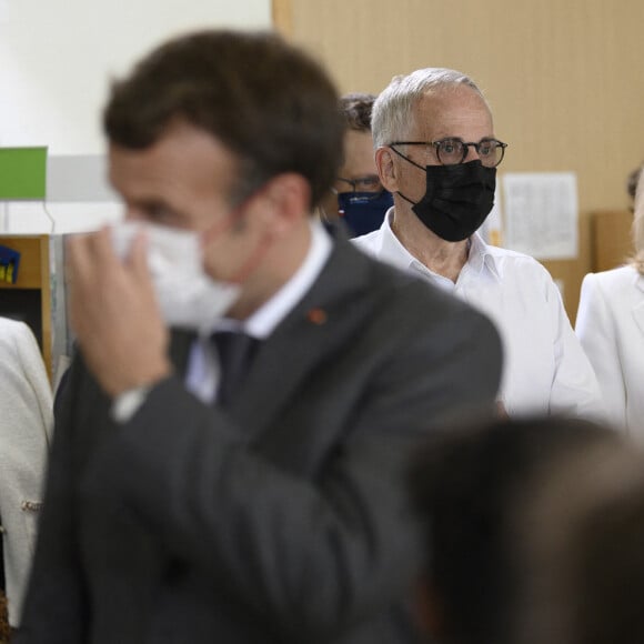 Fabrice Luchini - Echanges avec des élèves autour de Jean de La Fontaine et de la lecture - Le président Emmanuel Macron et sa femme Brigitte visitent la maison natale de Jean de La Fontaine à Château-Thierry le 17 juin 2021. © Eliot Blondet / Pool / Bestimage