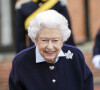 La reine Elisabeth II d'Angleterre rencontre des membres du Royal Regiment of Canadian Artillery au château de Windsor. 