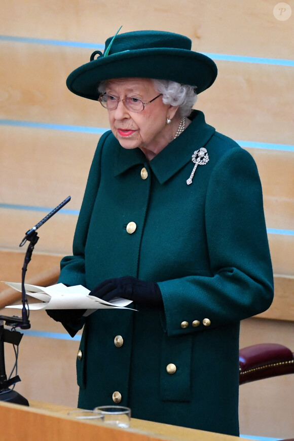 La reine Elisabeth II d'Angleterre au Parlement écossais à Edimbourg, Écosse, Royaume Uni, le 2 octobre 2021. 