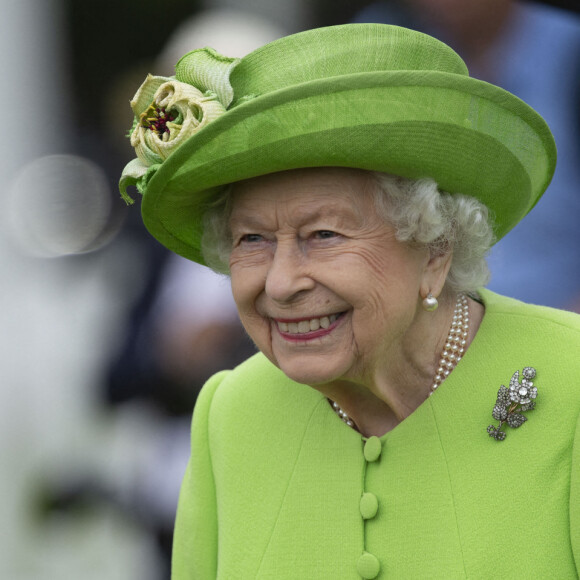 La reine Elisabeth II d'Angleterre assiste à la Cup Final du Guards Polo Club, de la parade et de la présentation du British Driving Society à Windsor, le 11 juillet 2021 