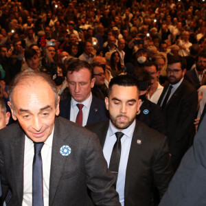 Eric Zemmour fait la promotion de son dernier livre "La France n'a pas dit son dernier mot" lors d'un meeting-dédicace au Palais des Congrès à Bordeaux, France, le 12 novembre 2021. © Jean-Marc Lhomer/Bestimage