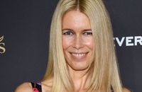 Claudia Schiffer la poitrine compressée dans une robe bustier, le mannequin toujours aussi sublime