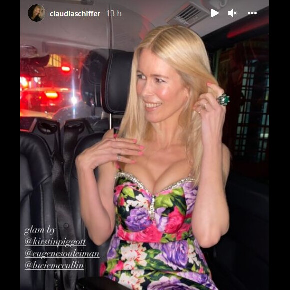 Claudia Schiffer se rend à première du film "Silent Night" à Londres