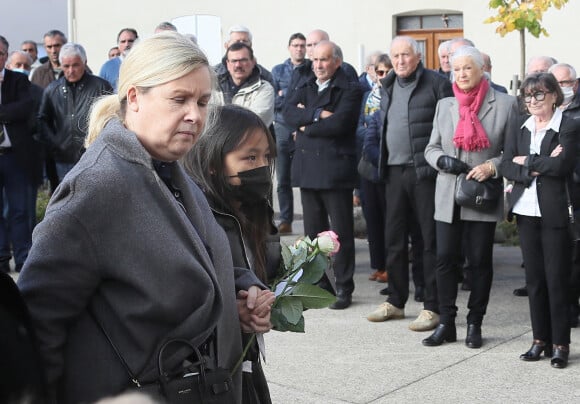Exclusif - Hélène Darroze, sa fille Quitterie - Obsèques de Francis Darroze, ancien chef de l'auberge "Le relais" à Villeneuve-de-Marsan et père de Hélène Darroze en l'église Saint-Hippolyte à Villeneuve-de-Marsan le 9 novembre 2021.