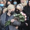Hélène Darroze aux obsèques de son père : soutenue par ses filles et Laeticia Hallyday