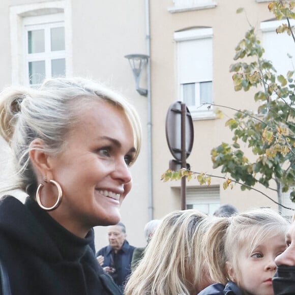Exclusif - Laeticia Hallyday et Hélène Darroze - Obsèques de Francis Darroze, ancien chef de l'auberge "Le relais" à Villeneuve-de-Marsan et père de Hélène Darroze en l'église Saint-Hippolyte à Villeneuve-de-Marsan le 9 novembre 2021.