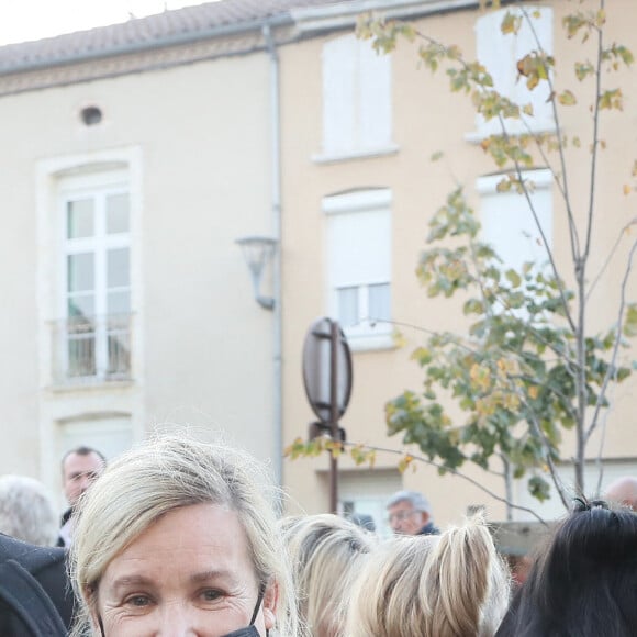Exclusif - Laeticia Hallyday et Hélène Darroze - Obsèques de Francis Darroze, ancien chef de l'auberge "Le relais" à Villeneuve-de-Marsan et père de Hélène Darroze en l'église Saint-Hippolyte à Villeneuve-de-Marsan le 9 novembre 2021.