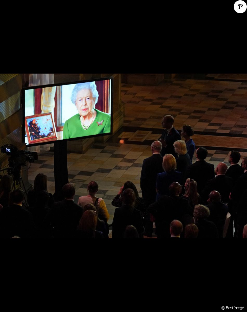 La reine Elisabeth II d'Angleterre s'adresse aux leaders mondiaux lors de la réception royale au Musée Kelvingrove dans le cadre de la journée du Sommet des leaders mondiaux COP26 à Glasgow le 1er novembre 2021.