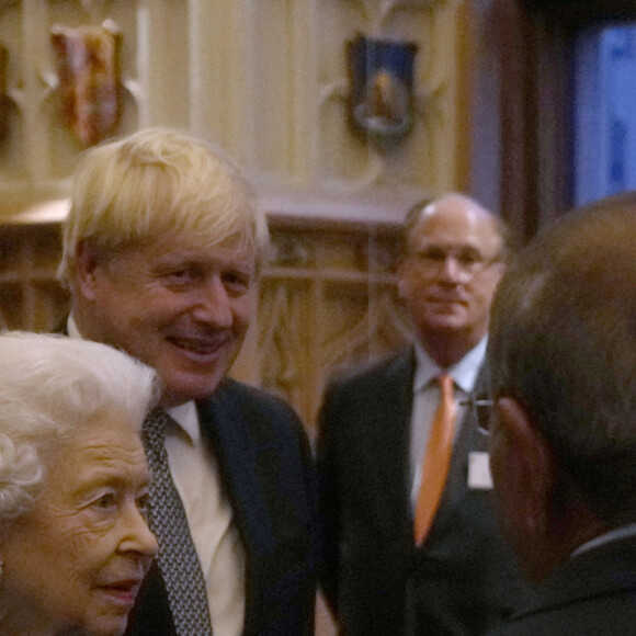 La reine Elisabeth II d'Angleterre et Boris Johnson (Premier ministre du Royaume-Uni) - Réception du "Global Investment Conference" au château de Windsor, le 19 octobre 2021. 