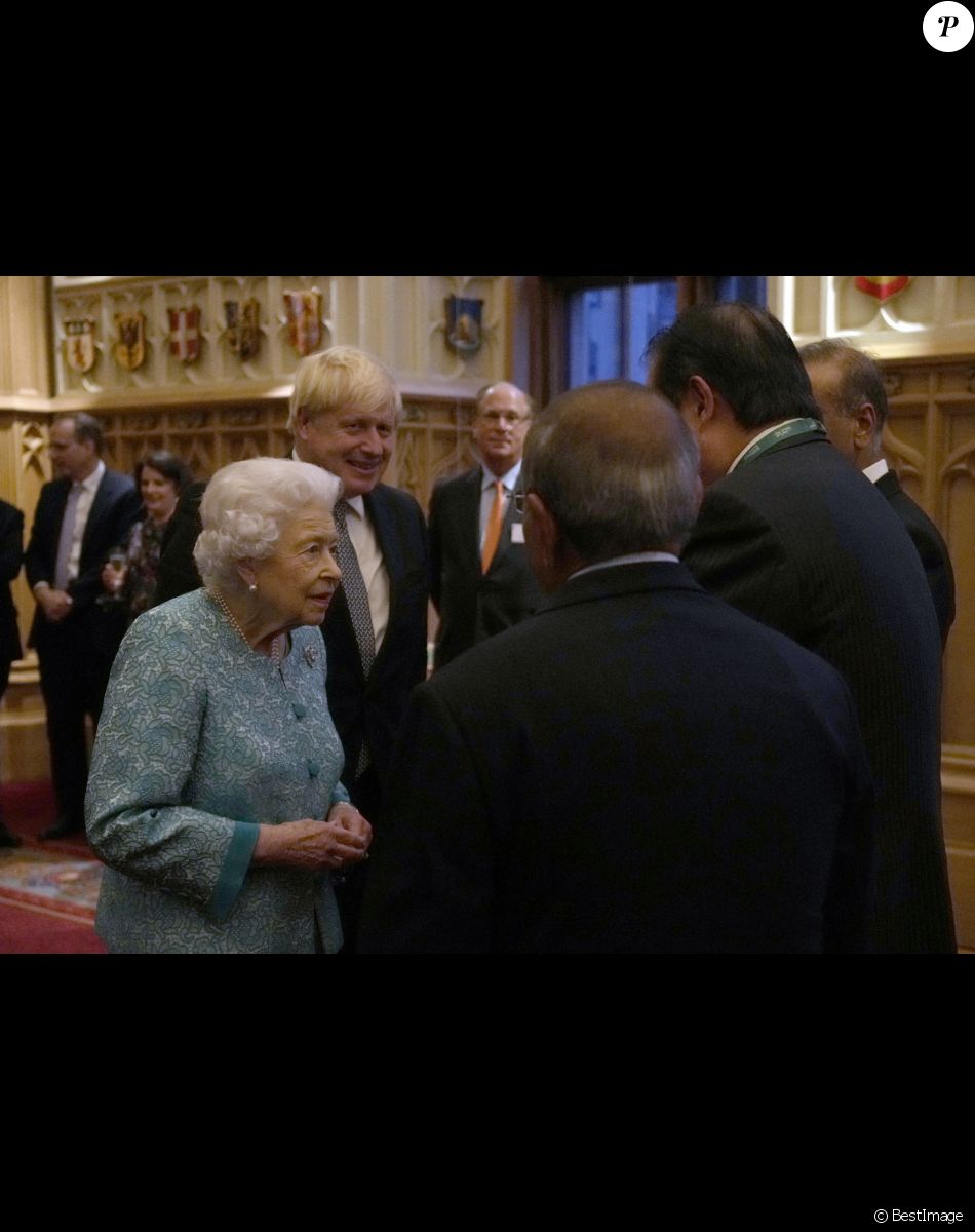 La reine Elisabeth II d'Angleterre et Boris Johnson (Premier ministre du Royaume-Uni) - Réception du "Global Investment Conference" au château de Windsor, le 19 octobre 2021.