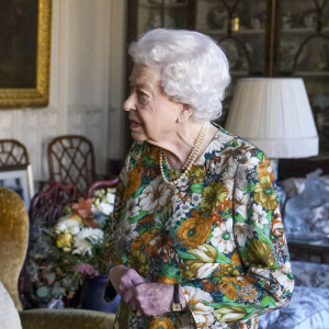 La reine Elisabeth II d'Angleterre en audience au château de Windsor avec Sir Nick Carter, Chef d'état-major de la Défense.