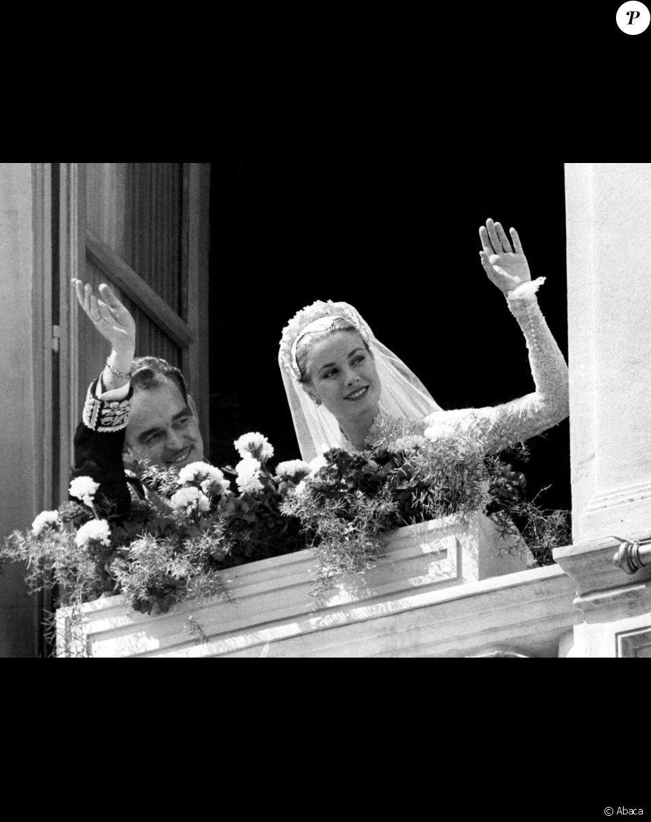 Grace Kelly et le prince Rainier au moment de leur mariage à Monaco en 1956.