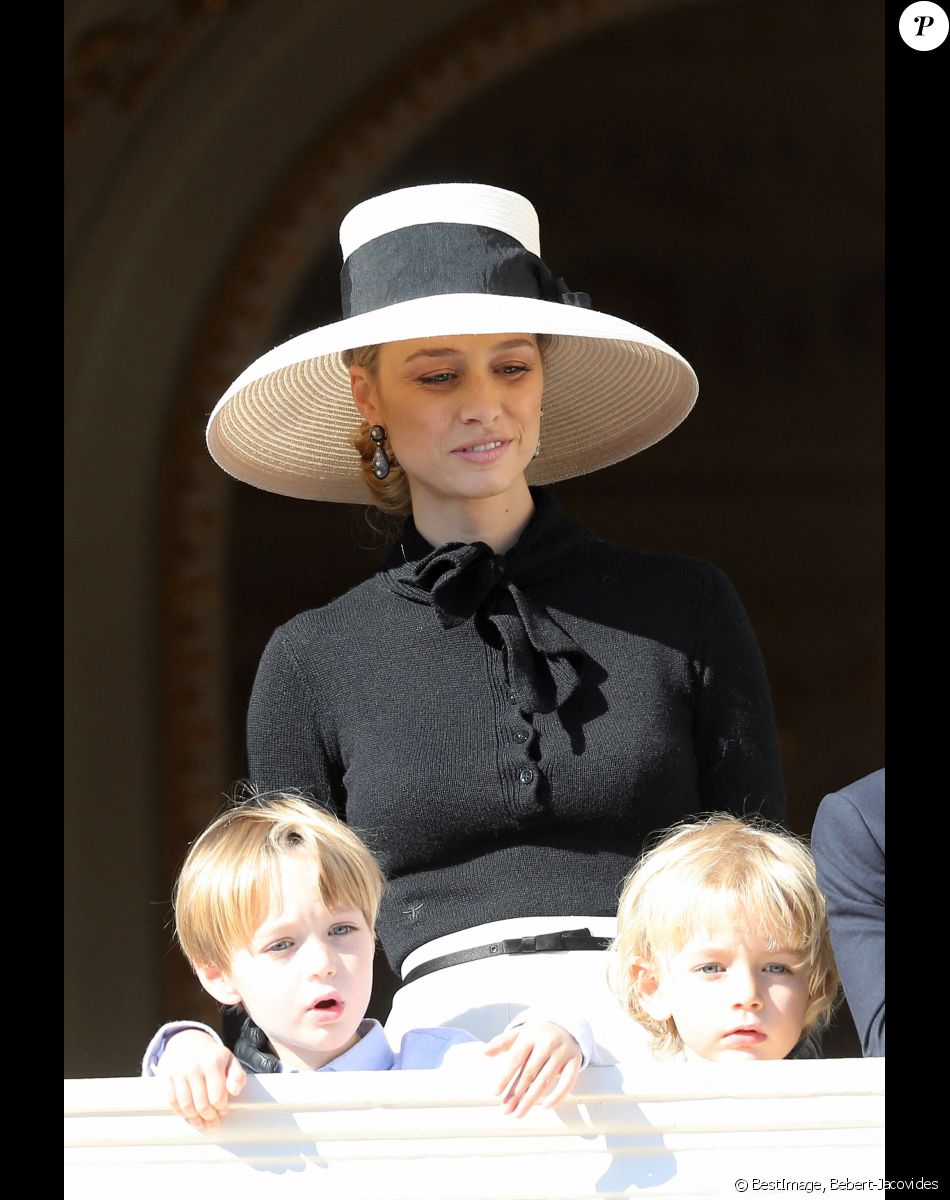 Beatrice Borromeo et ses fils Stephano et Francesco - La famille princière de Monaco apparaît au balcon du palais lors de la fête nationale de Monaco, le 19 novembre 2021. © Bebert-Jacovides/Bestimage