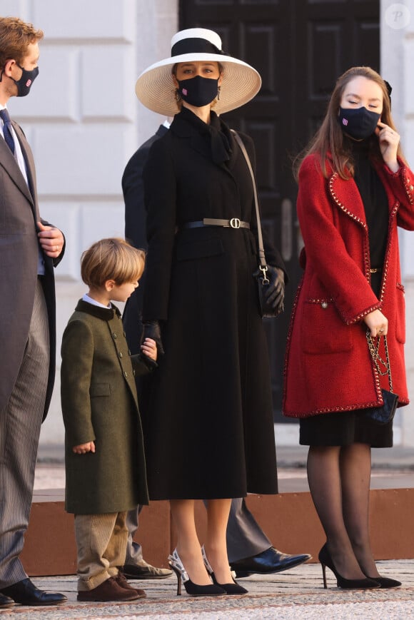 Pierre Casiraghi avec sa femme, Beatrice Borromeo et leurs enfants Francesco et Stephano et la princesse Alexandra de Hanovre - La famille princière de Monaco lors de le prise d'Armes, remise d'insignes et défilé militaire sur la place du Palais lors de la fête nationale de Monaco, le 19 novembre 2021. © Jean-Charles Vinaj/Pool Monaco/Bestimage