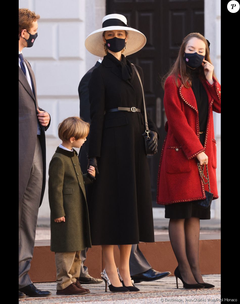 Pierre Casiraghi avec sa femme, Beatrice Borromeo et leurs enfants Francesco et Stephano et la princesse Alexandra de Hanovre - La famille princière de Monaco lors de le prise d'Armes, remise d'insignes et défilé militaire sur la place du Palais lors de la fête nationale de Monaco, le 19 novembre 2021. © Jean-Charles Vinaj/Pool Monaco/Bestimage