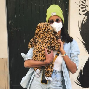 Sortie masquée pour Shy'm et son petit garçon. Instagram. Mai 2021.