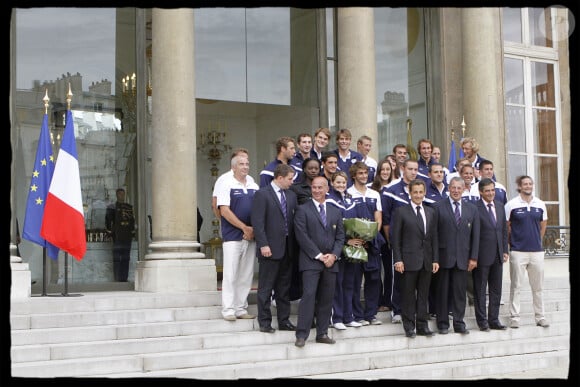 Rama Yade avec Nicolas Sarkozy, François Fillon et la fédération de natation à l'Elysée en 2010