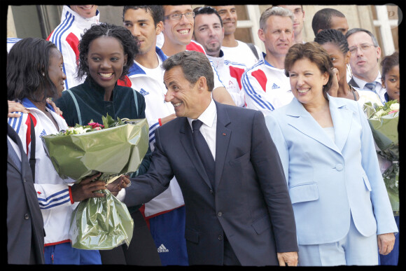 Rama Yade, Nicolas Sarkozy et Roselyne Bachelot saluant les médailles françaises des championnats d'Europe d'athlétisme à l'Elysée en 2010