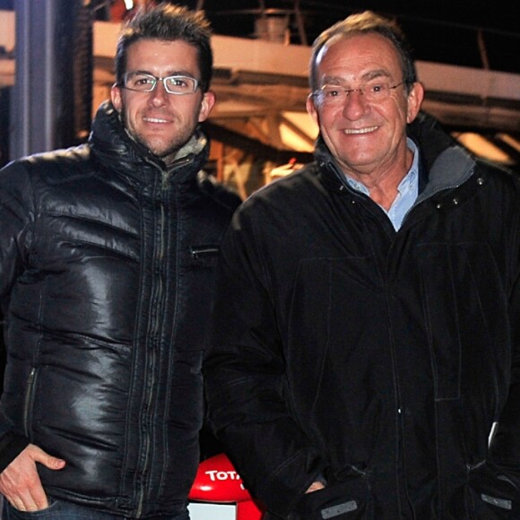 Jean-Pierre Pernaut et son fils Olivier posent devant leur Citroen C4 lors de la conférence de presse de la 25ème édition du Trophée Andros à Paris le 27 novembre 2013.