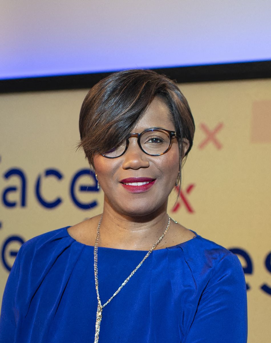 Exclusif - Elisabeth Moreno, ministre chargée de l'Égalité entre les femmes et les hommes, de la Diversité et de l'Egalite des chances lors de l'émission "Face aux territoires" présentée par C.Viguier dans les studios de TV5 Monde à Paris, France, le 21 octobre 2021.