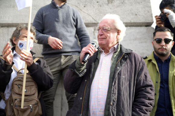 Charles Gave lors de la manifestation de Génération Identitaire place Denfert Rochereau à Paris le 20 février 2021.
