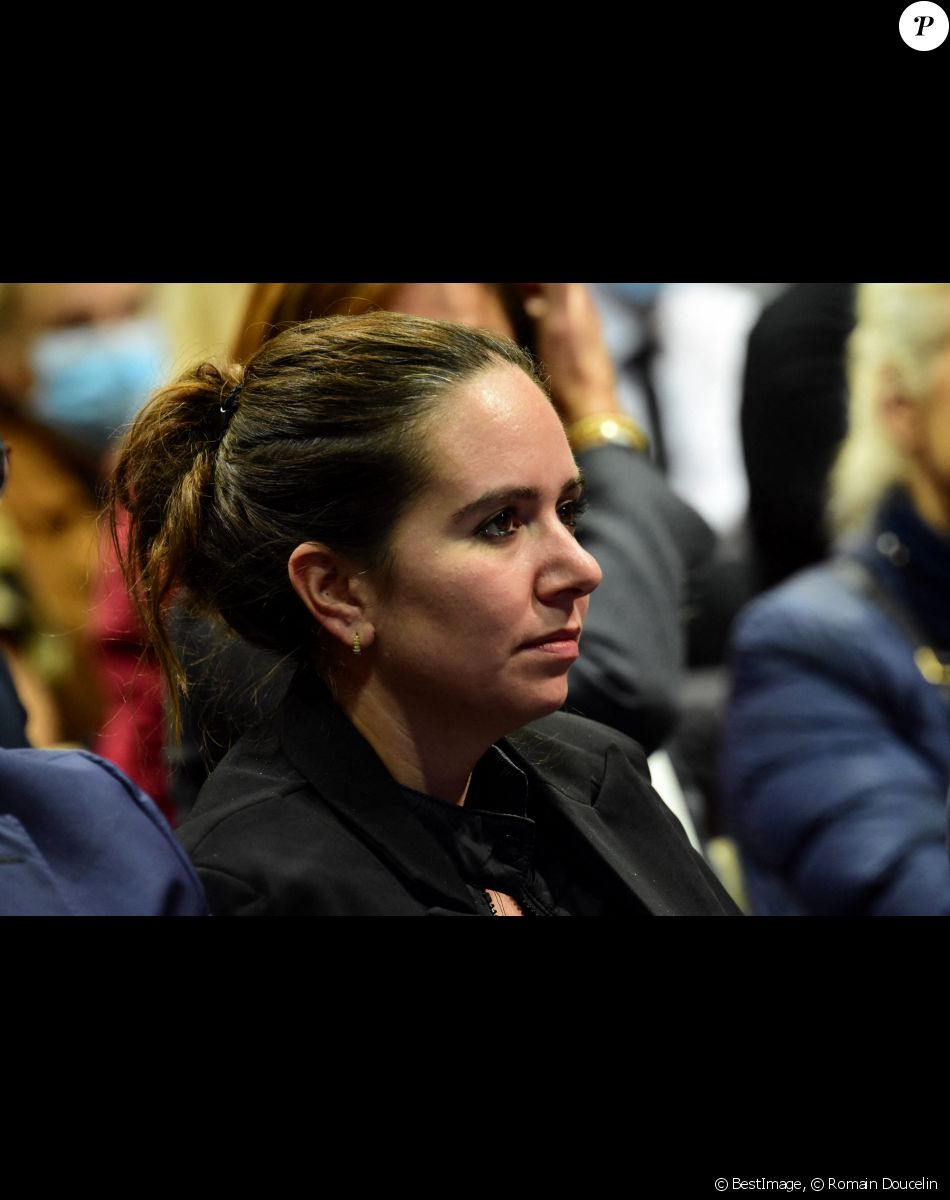 Sarah Knafo, conseillère politique proche de E.Zemmour - Eric Zemmour, presque candidat aux élections présidentielles 2022, donne une conférence et dédicace son dernier livre en réponse à l'invitation du maire de Charvieu-Chavagneux (Isère), Gérard.Dezempte le 5 novembre 2021.