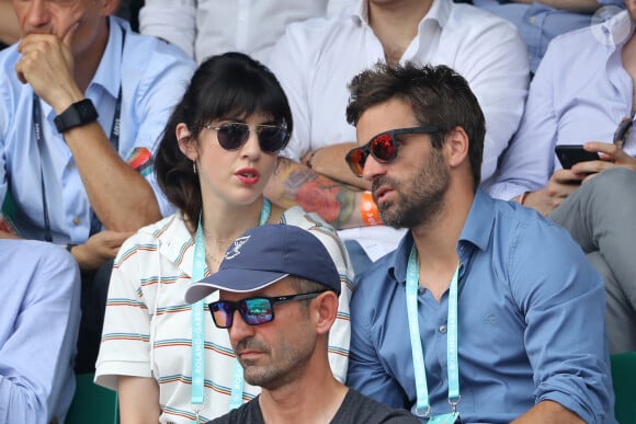 Nolwenn Leroy et son compagnon Arnaud Clément dans les tribunes des Internationaux de France de Tennis de Roland-Garros à Paris, le 10 juin 2018. © Dominique Jacovides - Cyril Moreau/Bestimage