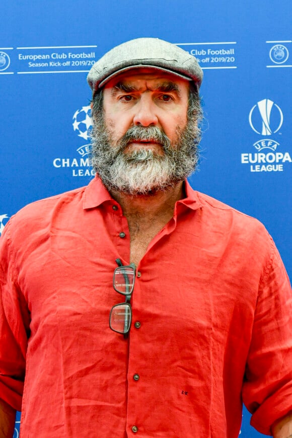 Eric Cantona (Prix du président de l'UEFA en reconnaissance de sa carrière de joueur magnifique et de son engagement pour des causes sociales) au photocall de la cérémonie du tirage au sort de la phase de poules de l'édition 2019-2020 de la Ligue des Champions à Monaco, le 29 août 2019. 