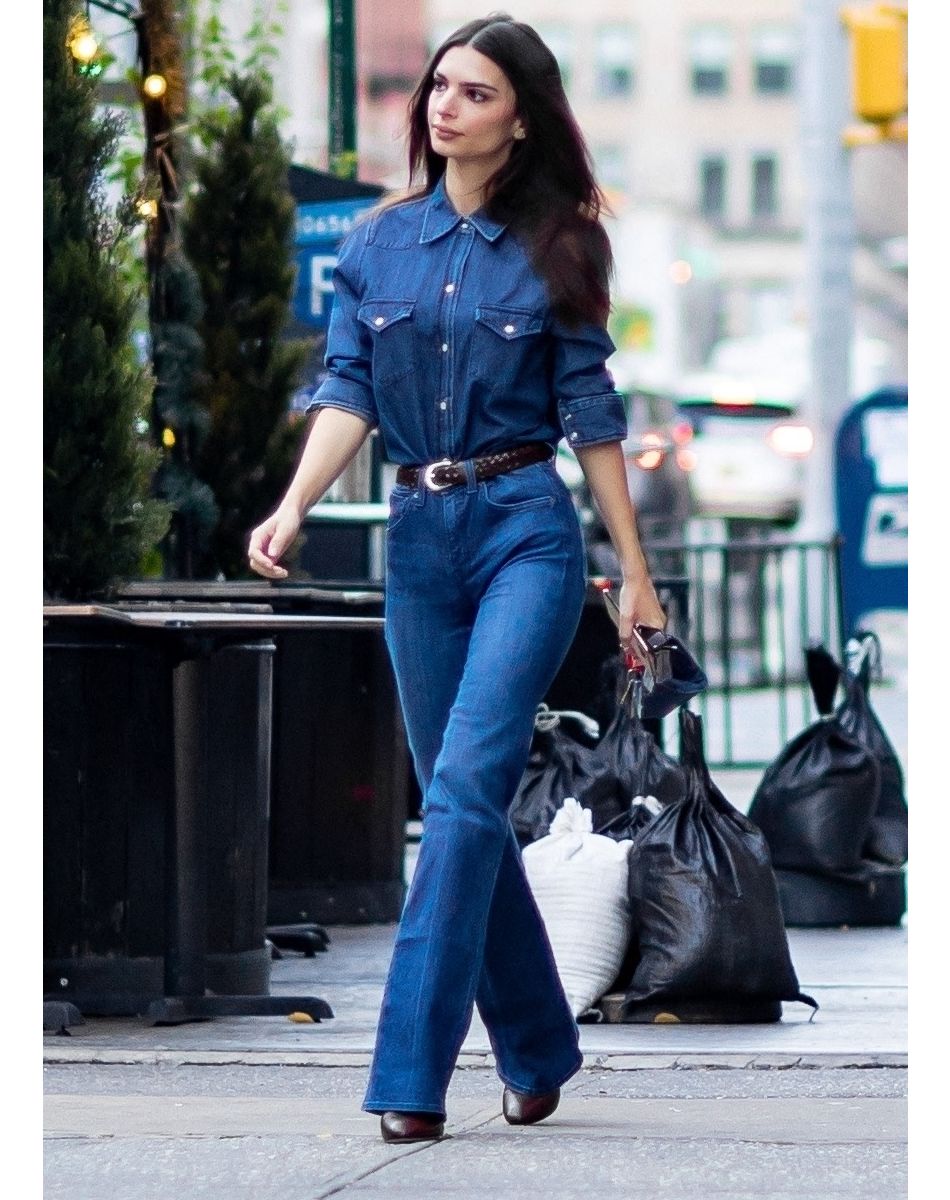 Emily Ratajkowski arrive dans les studios de CBS à New York City, New York, Etats-Unis, le 8 novembre 2021.