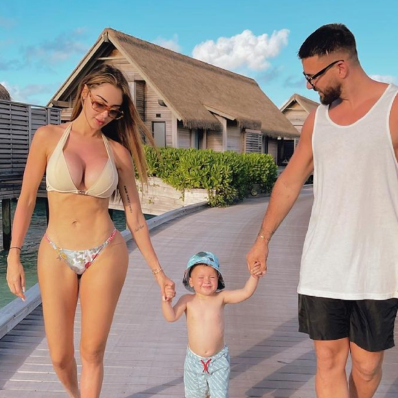 Nabilla en vacances en famille avec son mari Thomas Vergara et leur fils Milann - Instagram