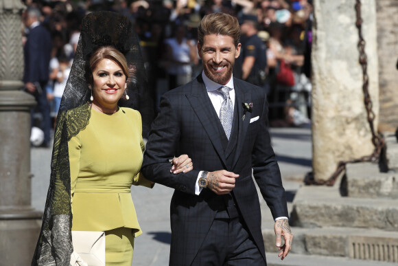 Le footballeur Sergio Ramos arrive à son mariage avec sa mère, Paqui Garcia. Seville, le 15 juin 2019.