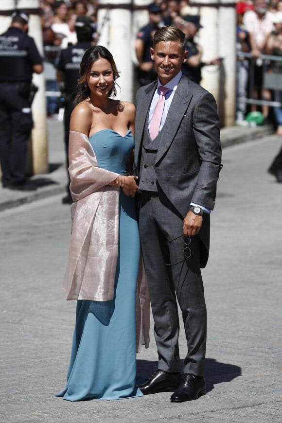 Marcos Llorente et son épouse assistent au mariage de Sergio Ramos et Pilar Rubio à Séville, le 15 juin 2019.